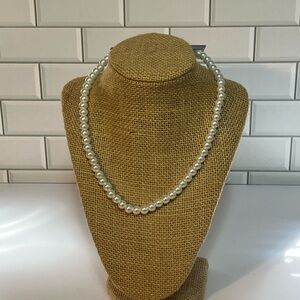 🆕 Claire’s Faux Pearl Necklace – NWT 18" | Classic & Elegant